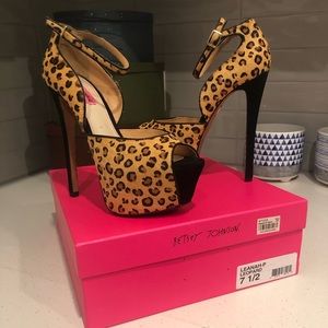 Betsy Johnson LEANAH-P LEOPARD SHOES